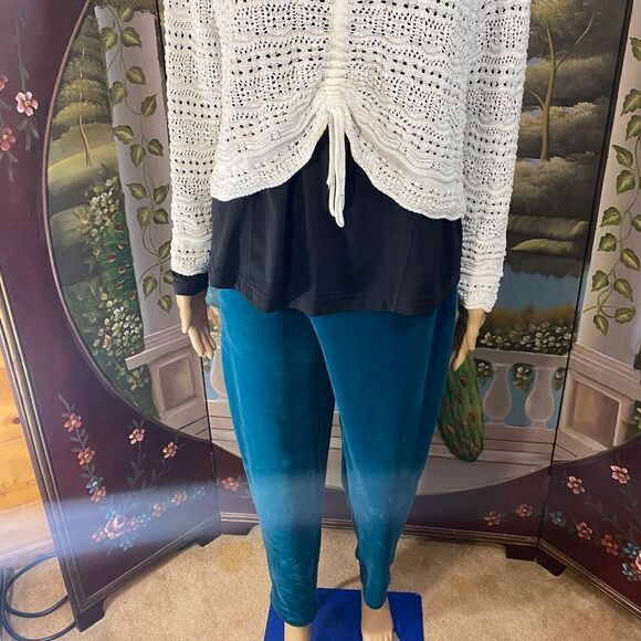 White Crochet Lace Long Sleeve Crop Top 2X NWOT - Picture 3 of 8